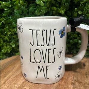 Rae Dunn NWT “Jesús Loves Me”Inspirational Ceramic Mug w/Floral Design